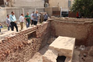 محافظ القليوبية يتفقد المقبره الأثرية والحمامات اليونانية ببنها