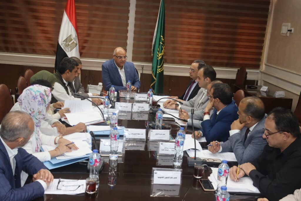 محافظ القليوبية يترأس اجتماع مجلس إدارة المناطق الصناعية لبحث ومناقشة طلبات المستثمرين محافظ القليوبية يترأس اجتماع مجلس إدارة المناطق الصناعية لبحث ومناقشة طلبات المستثمرين