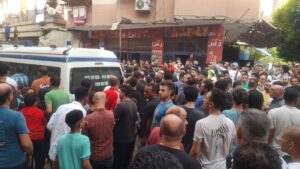 المئات يشيعون جثمان شاب قُتل على يد أصدقائه بسبب معاكسة فتاة بشبرا الخيمة (صور)