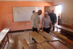 خلال جولة مفاجئة بالمدارس .. محافظ القليوبية يقيل مدير مدرسة الشهيد أحمد سمير ببنها