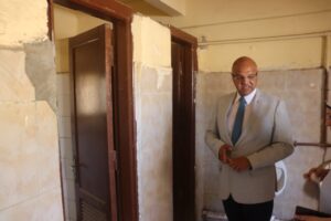 خلال جولة مفاجئة بالمدارس .. محافظ القليوبية يقيل مدير مدرسة الشهيد أحمد سمير ببنها