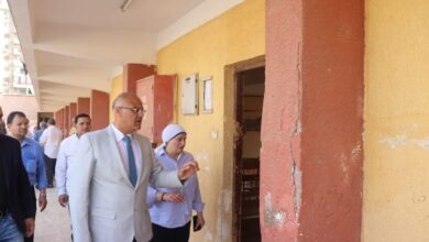 خلال جولة مفاجئة بالمدارس .. محافظ القليوبية يقيل مدير مدرسة الشهيد أحمد سمير ببنها