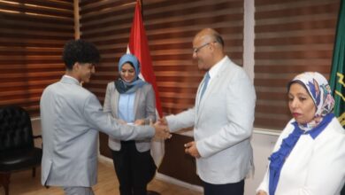 في إطار مبادرة بداية .. محافظ القليوبية يكرم 15 من الأيتام بدار البنين والبنات ببنها