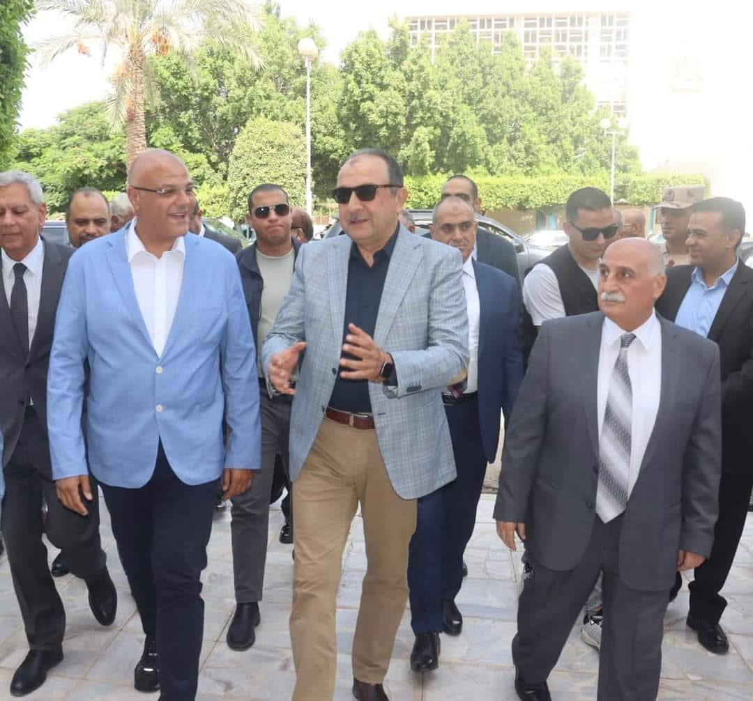 وزير قطاع الأعمال العام يلتقي محافظ القليوبية في زيارته لشركة النصر للكيماويات الدوائية وزير قطاع الأعمال العام يلتقي محافظ القليوبية في زيارته لشركة النصر للكيماويات الدوائية