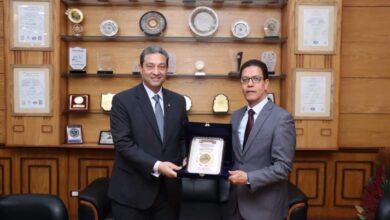 مجلس جامعة بنها يُكرم محافظ دمياط تقديرًا لجهوده المبذولة خلال فترة توليه عمادة كلية هندسة شبرا