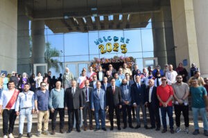 رئيس جامعة بنها يتفقد سير العملية التعليمية ويشارك الطلاب تحية العلم - صور