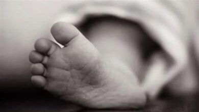 طلقة طائشة في مشاجرة تقتل رضيع وتصيب والدته بشبرا الخيمة