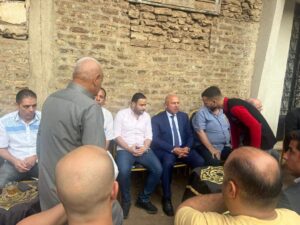 كامل الوزير يشارك في عزاء ضحية حادث قطار المنيا - صور