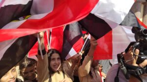 سجل ياريخ استقبلوه بعلم مصر.... احتفالات بأول قطار يصل سيناء منذ 50 عامًا