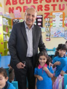 مدير عام مدارس  شبان بنها يتفقد قاعات رياض الأطفال  لمتابعة الانضباط