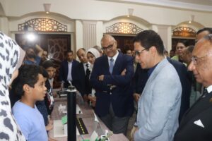 علماء المستقبل" محافظ القليوبية ورئيس جامعة بنها يشيدان بمستوي طلاب شبان بنهاالمبتكرين،مفاجأ من المحافظ ورئيس الجامعة