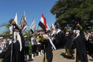 محافظ القليوبية يقود مسيرة نيلية احتفالًا بذكرى انتصارات أكتوبر - صور