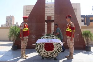 محافظ القليوبية يضع أكليل من الزهور على النصب التذكاري لشهداء أكتوبر