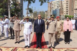 محافظ القليوبية يضع أكليل من الزهور على النصب التذكاري لشهداء أكتوبر