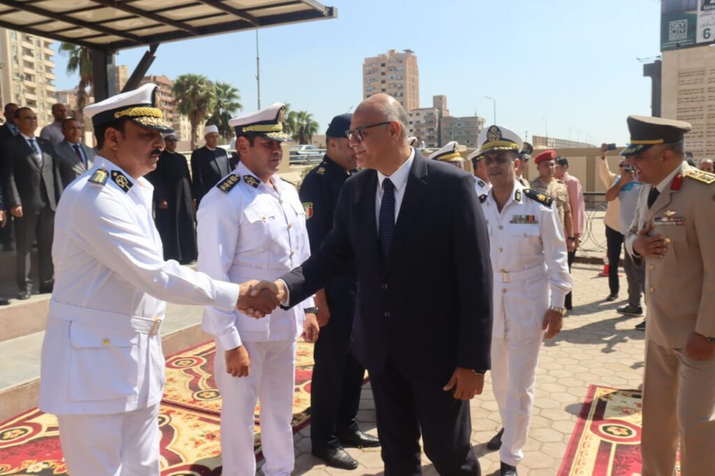 محافظ القليوبية يضع أكليل من الزهور على النصب التذكاري لشهداء أكتوبر محافظ القليوبية يضع أكليل من الزهور على النصب التذكاري لشهداء أكتوبر