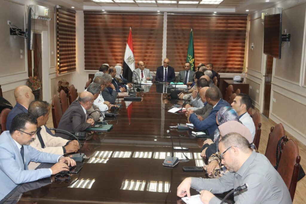 محافظ القليوبية يشهد توقيع العقد لتولي مهام النظافة بشبرا الخيمة والخصوص محافظ القليوبية يشهد توقيع العقد لتولي مهام النظافة بشبرا الخيمة والخصوص