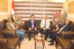 محافظ القليوبية يزور رئيس محكمة جنوب بنها الابتدائية والمحامي العام لتقديم التهنئة