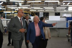 محافظ القليوبية في زيارة لمجموعة كريازي بالعبور التوسع في توطين الصناعة المحلية وتقليل الفجوة الاستيرادية  