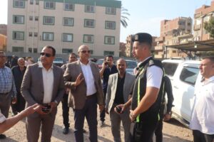 محافظ القليوبيه يتفقد مواقف سيارات الأجرة بمدينتي كفر شكر وطوخ - صور