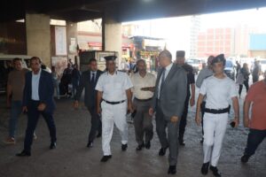 محافظ القليوبية يتابع التزام السائقين بـ التسعيرة الجديدة