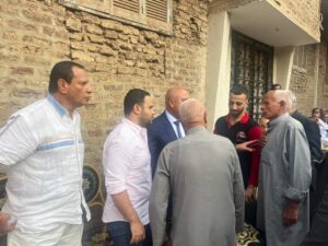 كامل الوزير يشارك في عزاء ضحية حادث قطار المنيا - صور