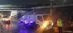 انتشار معدات وفرق الطوارئ للتعامل مع تجمعات مياه الأمطار بالقليوبية