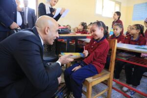 وزير التربية والتعليم يتابع انتظام العملية التعليمية بجولة مفاجئة في عدة مدارس بالخصوص 