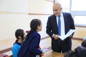 وزير التربية والتعليم يتابع انتظام العملية التعليمية بجولة مفاجئة في عدة مدارس بالخصوص 