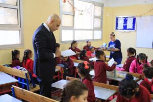وزير التربية والتعليم يتابع انتظام العملية التعليمية بجولة مفاجئة في عدة مدارس بالخصوص 