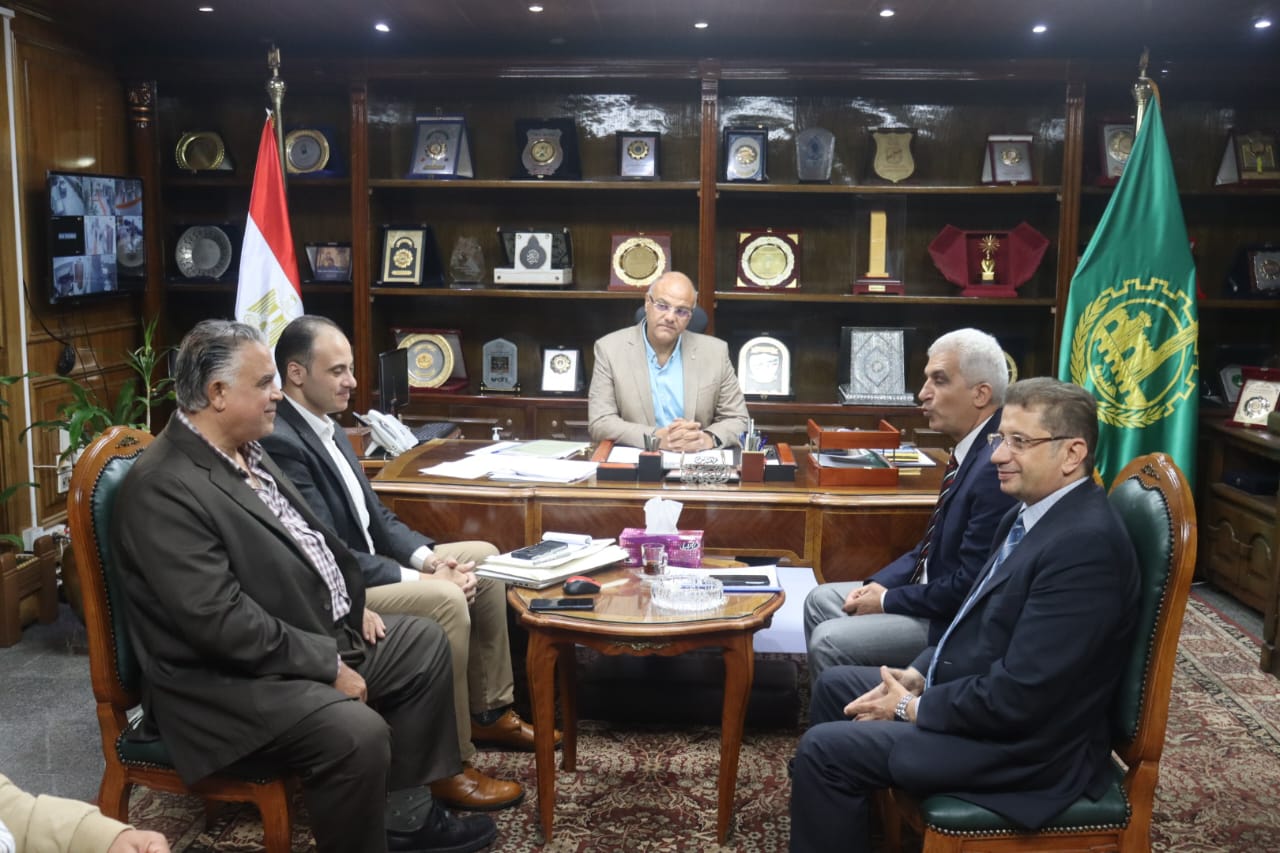 محافظ القليوبيه يجتمع بمساعد وزير الري لمناقشه عدد من المشروعات محافظ القليوبيه يجتمع بمساعد وزير الري لمناقشه عدد من المشروعات