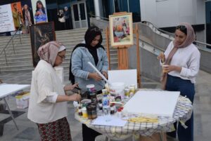 رئيس جامعة بنها يفتتح مهرجان "حان وقت الإبداع" بمقر الجامعة بالعبور