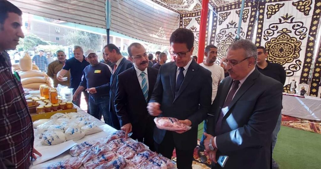 "الجيزاوي" يفتتح معرض منتجات جامعة بنها "الجيزاوي" يفتتح معرض منتجات جامعة بنها