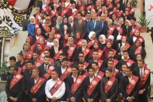 رئيس جامعة بنها يتابع بدء انطلاق فعاليات انتخابات الاتحادات الطلابية (صور)