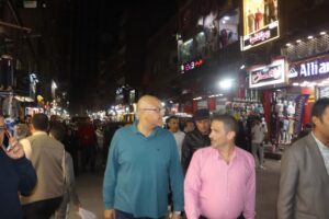 محافظ القليوبية يزيل كافتيريا مقامة على قضبان السكة الحديد بالخانكة