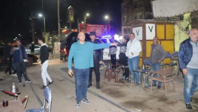 محافظ القليوبية يزيل كافتيريا مقامة على قضبان السكة الحديد بالخانكة محافظ القليوبية يزيل كافتيريا مقامة على قضبان السكة الحديد بالخانكة