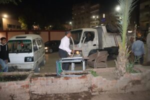 محافظ القليوبية يزيل كافتيريا مقامة على قضبان السكة الحديد بالخانكة