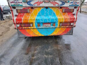 بسبب الطقس السئ .. دخول سيارة نقل في البلدورات في الجزيرة الوسطى بكفر شكر