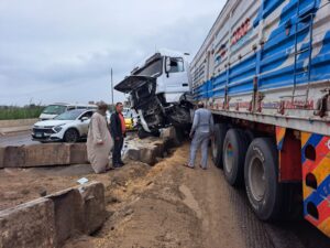 بسبب الطقس السئ .. دخول سيارة نقل في البلدورات في الجزيرة الوسطى بكفر شكر