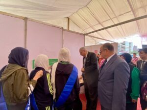 يضم منتجات الطلاب في بداية.. مدير تعليم القليوبية يشيد بجناح مدرسة الشبان معسكر القوات المسلحة