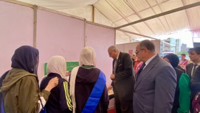 يضم منتجات الطلاب في بداية.. مدير تعليم القليوبية يشيد بجناح مدرسة الشبان معسكر القوات المسلحة