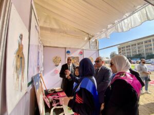 يضم منتجات الطلاب في بداية.. مدير تعليم القليوبية يشيد بجناح مدرسة الشبان معسكر القوات المسلحة