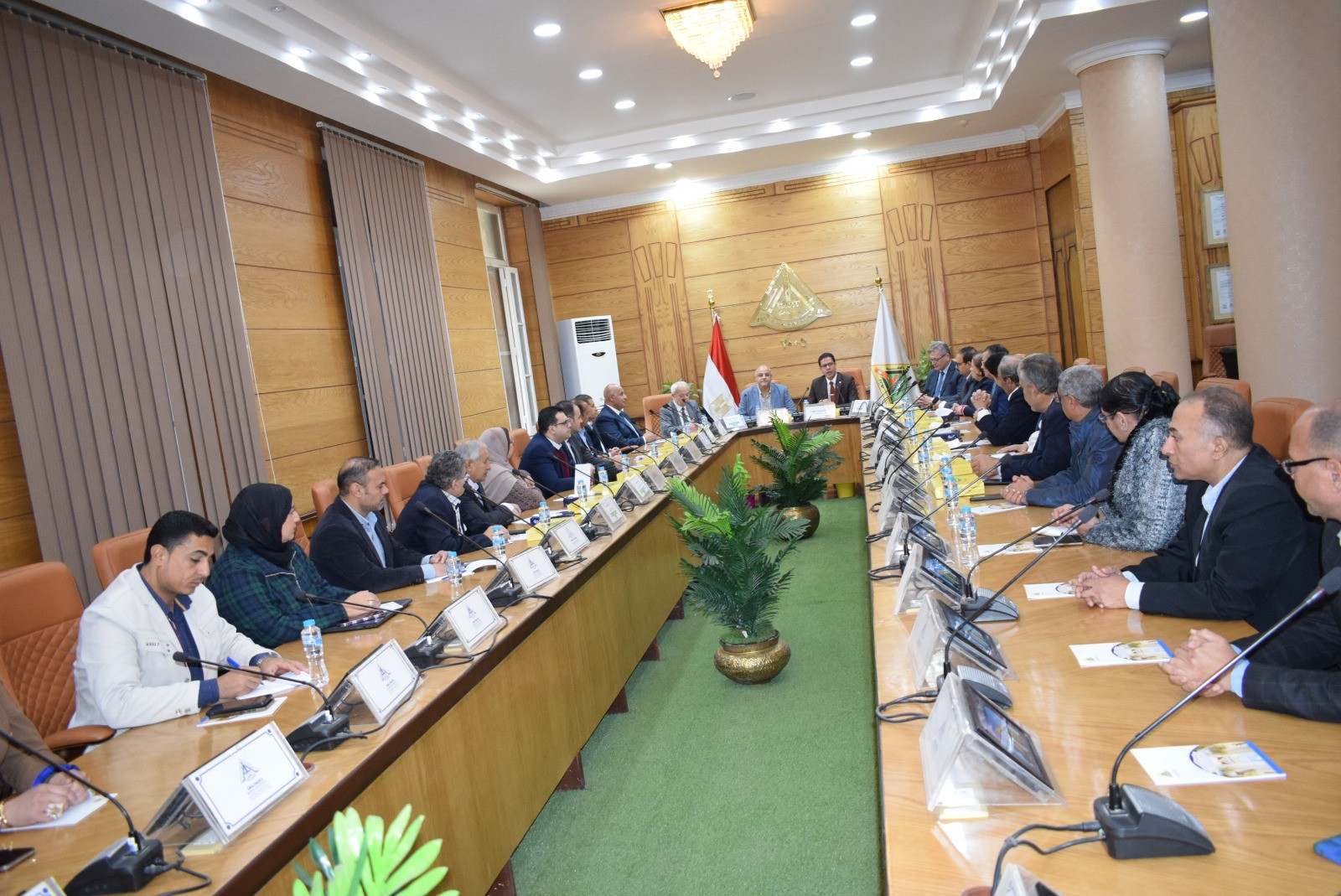 محافظ القليوبية ورئيس جامعة بنها يترأسان اجتماع مجلس إدارة مشروع مستشفي بنها الجامعي الجديد محافظ القليوبية ورئيس جامعة بنها يترأسان اجتماع مجلس إدارة مشروع مستشفي بنها الجامعي الجديد