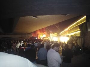 الدفع بـ 7 سيارات إطفاء للسيطرة على حريق اندلع بمصنع زيوت بالقليوبية (صور)