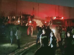 محافظ القليوبية ينتقل لمعاينة مصنع الزيوت المحترق بالقليوبية (صور)