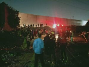 محافظ القليوبية ينتقل لمعاينة مصنع الزيوت المحترق بالقليوبية (صور)