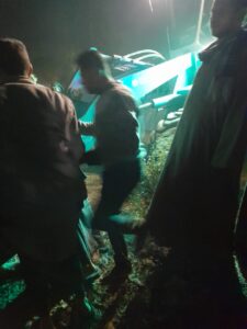 البحث عن طفلة مفقودة .. 9 مصابين في انقلاب ميكروباص بترعة بالقليوبية (صور)