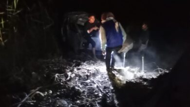 البحث عن طفلة مفقودة .. 9 مصابين في انقلاب ميكروباص بترعة بالقليوبية (صور)