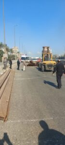 تعطل حركة المرور بالطريق الزراعي بسبب انقلاب سيارة محملة بالحديد بالقليوبية