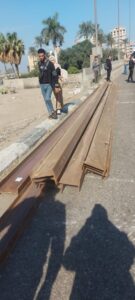 تعطل حركة المرور بالطريق الزراعي بسبب انقلاب سيارة محملة بالحديد بالقليوبية