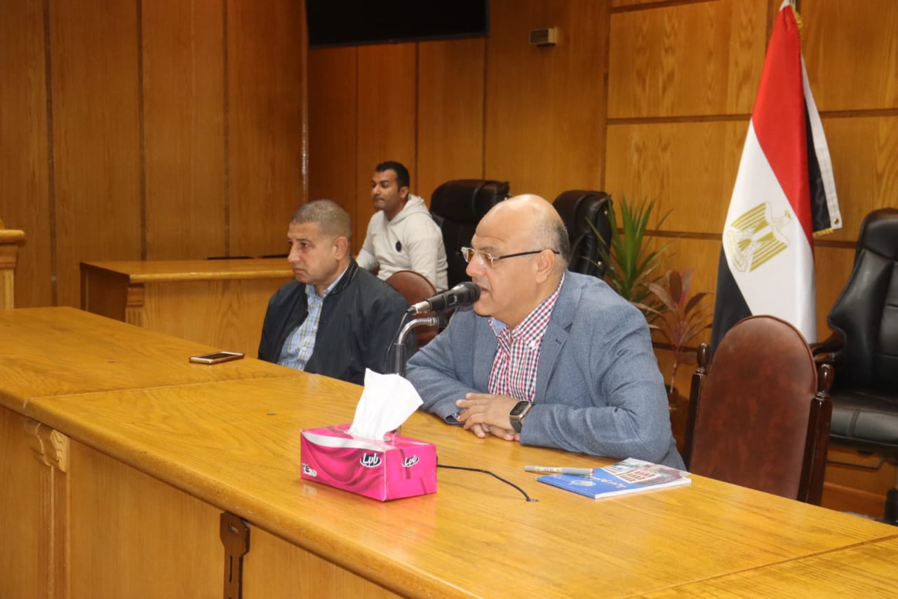 محافظ القليوبية يعقد اجتماعا بالمهندسين الجدد الذي جرى تكليفهم للعمل باليومية محافظ القليوبية يعقد اجتماعا بالمهندسين الجدد الذي جرى تكليفهم للعمل باليومية